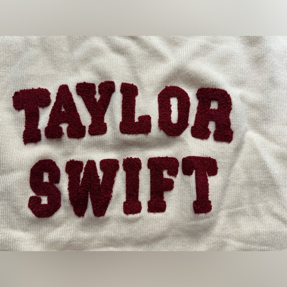 NWOT Taylor Swift knit sweater 3X RED (Taylor’s Version) official merch 🧣 - Picture 6 of 9